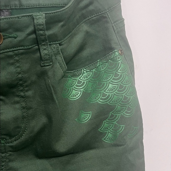 Her Universe Green Pants with Disney Collection Size 7 (Juniors) - Picture 3 of 5